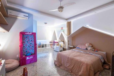 Casa de condomínio à venda com 450m², 5 quartos e 4 vagas Casa de condomínio à venda com 450m², 5 quartos e 4 vagasSuíte 3