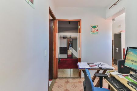 Casa à venda com 212m², 6 quartos e 2 vagasCorredor Entre Quartos