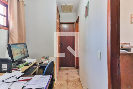 Casa à venda com 212m², 6 quartos e 2 vagasCorredor Entre Quartos