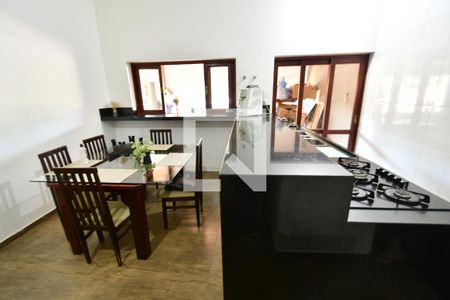 Casa à venda com 240m², 4 quartos e 1 vagaCozinha