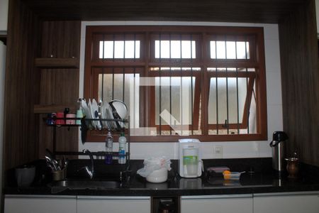 Casa à venda com 256m², 4 quartos e 3 vagas Casa à venda com 256m², 4 quartos e 3 vagasCozinha