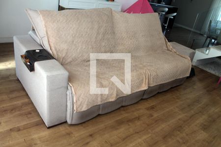 Casa à venda com 256m², 4 quartos e 3 vagas Casa à venda com 256m², 4 quartos e 3 vagasSala