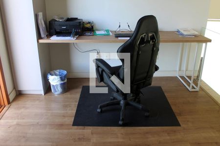 Casa à venda com 256m², 4 quartos e 3 vagas Casa à venda com 256m², 4 quartos e 3 vagasEscritório