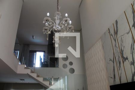 Casa à venda com 256m², 4 quartos e 3 vagas Casa à venda com 256m², 4 quartos e 3 vagasSala