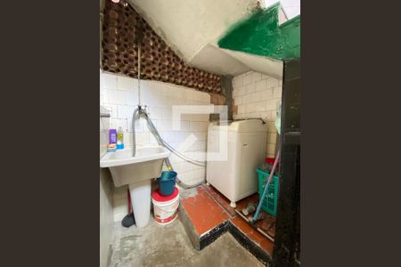 Casa à venda com 96m², 5 quartos e 1 vagaÁrea de Serviço