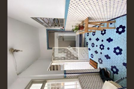 Casa à venda com 96m², 5 quartos e 1 vagaBanheiro