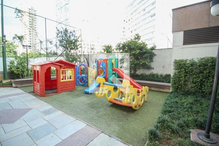 Apartamento à venda com 325m², 3 quartos e 5 vagas Apartamento à venda com 325m², 3 quartos e 5 vagasÁrea comum