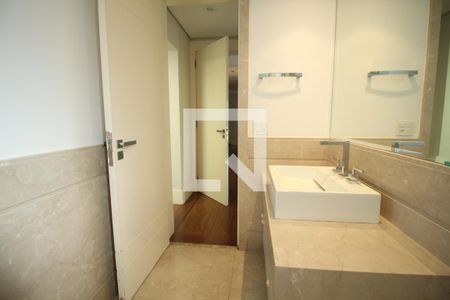 Apartamento à venda com 325m², 3 quartos e 5 vagasBanheiro 