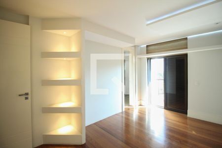 Apartamento à venda com 325m², 3 quartos e 5 vagas Apartamento à venda com 325m², 3 quartos e 5 vagasQuarto 1