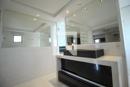 Apartamento à venda com 325m², 3 quartos e 5 vagas Apartamento à venda com 325m², 3 quartos e 5 vagasSuíte