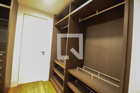 Apartamento à venda com 325m², 3 quartos e 5 vagas Apartamento à venda com 325m², 3 quartos e 5 vagasCloset