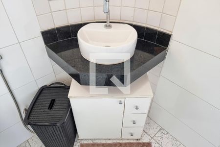 Banheiro da Suíte / Lavanderia de apartamento para alugar com 1 quarto, 33m² em Monte Castelo, São José dos Campos