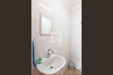 Casa à venda com 347m², 4 quartos e 4 vagas Casa à venda com 347m², 4 quartos e 4 vagasLavabo externo