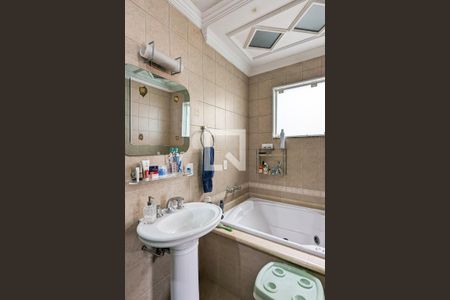 Casa à venda com 347m², 4 quartos e 4 vagas Casa à venda com 347m², 4 quartos e 4 vagasBanheiro da suíte 1