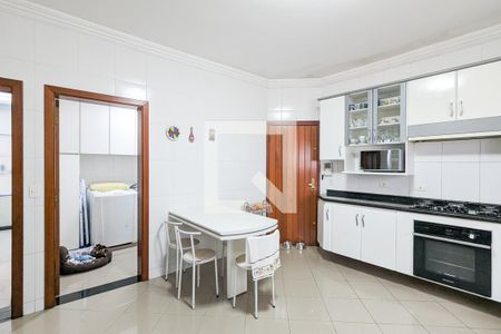 Casa à venda com 347m², 4 quartos e 4 vagas Casa à venda com 347m², 4 quartos e 4 vagasCozinha