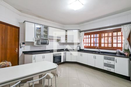 Casa à venda com 347m², 4 quartos e 4 vagas Casa à venda com 347m², 4 quartos e 4 vagasCozinha