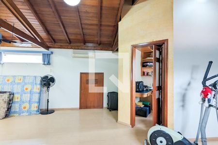 Casa à venda com 347m², 4 quartos e 4 vagas Casa à venda com 347m², 4 quartos e 4 vagasSótão