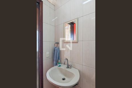 Casa à venda com 347m², 4 quartos e 4 vagas Casa à venda com 347m², 4 quartos e 4 vagasLavabo externo