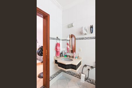 Casa à venda com 347m², 4 quartos e 4 vagas Casa à venda com 347m², 4 quartos e 4 vagasBanheiro da suíte 2