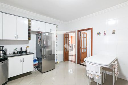 Casa à venda com 347m², 4 quartos e 4 vagas Casa à venda com 347m², 4 quartos e 4 vagasCozinha