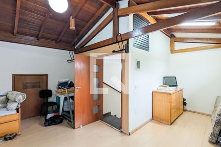 Casa à venda com 347m², 4 quartos e 4 vagas Casa à venda com 347m², 4 quartos e 4 vagasSótão