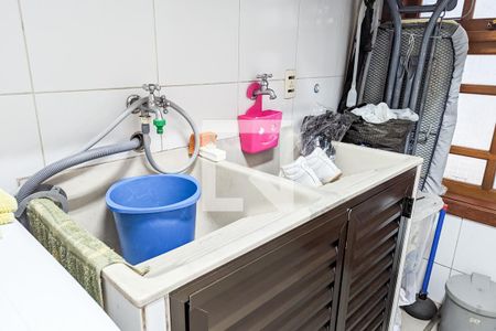 Casa à venda com 347m², 4 quartos e 4 vagas Casa à venda com 347m², 4 quartos e 4 vagasÁrea de serviço