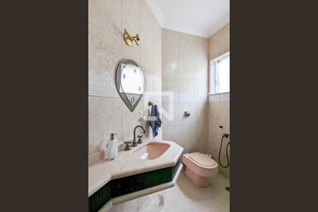 Casa à venda com 347m², 4 quartos e 4 vagas Casa à venda com 347m², 4 quartos e 4 vagasBanheiro