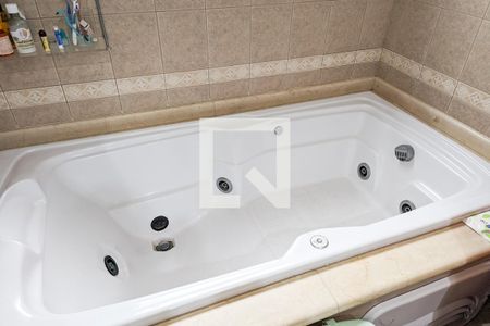 Casa à venda com 347m², 4 quartos e 4 vagas Casa à venda com 347m², 4 quartos e 4 vagasBanheiro da suíte 1