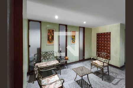 Apartamento à venda com 60m², 2 quartos e 1 vagaFachada e portaria