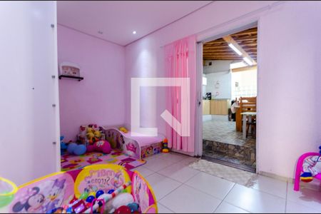 Casa à venda com 250m², 4 quartos e 1 vaga Casa à venda com 250m², 4 quartos e 1 vagaQuarto da casa 1