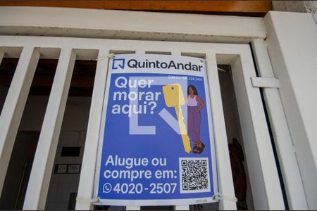 Casa à venda com 250m², 4 quartos e 1 vaga Casa à venda com 250m², 4 quartos e 1 vagaFachada