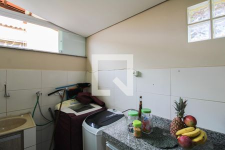 Casa à venda com 180m², 3 quartos e 5 vagas Casa à venda com 180m², 3 quartos e 5 vagasCasa 2 - Área de Serviço