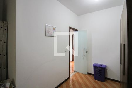 Casa à venda com 180m², 3 quartos e 5 vagas Casa à venda com 180m², 3 quartos e 5 vagasCasa 2 - Quarto 2