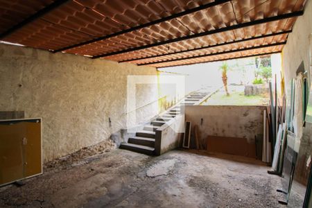 Casa à venda com 180m², 3 quartos e 5 vagas Casa à venda com 180m², 3 quartos e 5 vagasGaragem - Casa 1