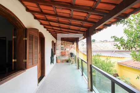 Casa à venda com 180m², 3 quartos e 5 vagas Casa à venda com 180m², 3 quartos e 5 vagasVaranda externa - Casa 1