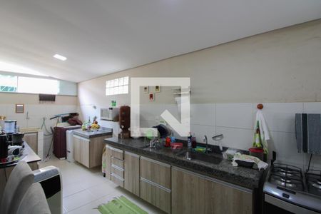 Casa à venda com 180m², 3 quartos e 5 vagas Casa à venda com 180m², 3 quartos e 5 vagasCasa 2 - Cozinha