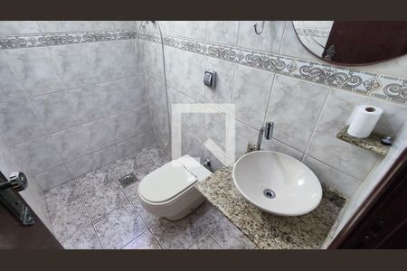 Casa à venda com 259m², 3 quartos e 2 vagas Casa à venda com 259m², 3 quartos e 2 vagasBanheiro 2