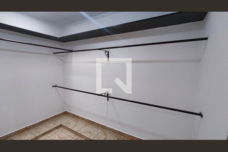 Casa à venda com 259m², 3 quartos e 2 vagas Casa à venda com 259m², 3 quartos e 2 vagasCloset do Quarto 1