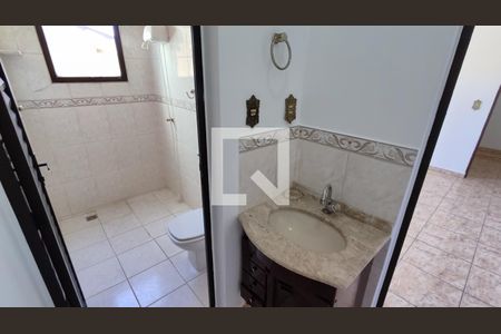 Casa à venda com 259m², 3 quartos e 2 vagas Casa à venda com 259m², 3 quartos e 2 vagasBanheiro