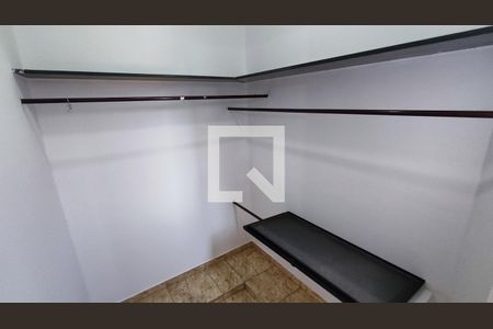 Casa à venda com 259m², 3 quartos e 2 vagas Casa à venda com 259m², 3 quartos e 2 vagasCloset do quarto 2