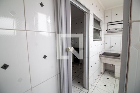 Apartamento à venda com 97m², 2 quartos e sem vaga Apartamento à venda com 97m², 2 quartos e sem vagaBanheiro de serviço