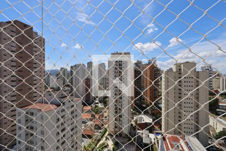 Apartamento à venda com 164m², 4 quartos e 4 vagas Apartamento à venda com 164m², 4 quartos e 4 vagasVista da varanda do Quarto 2