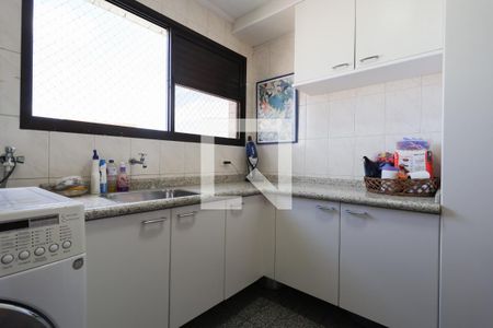 Apartamento à venda com 164m², 4 quartos e 4 vagas Apartamento à venda com 164m², 4 quartos e 4 vagasÁrea de serviço