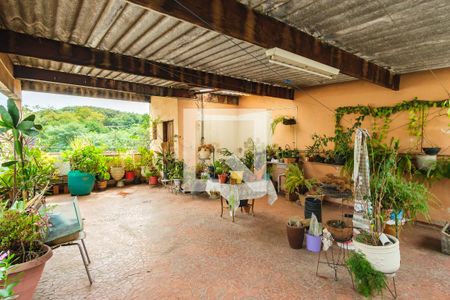 Casa à venda com 210m², 3 quartos e 3 vagas Casa à venda com 210m², 3 quartos e 3 vagasTerraço