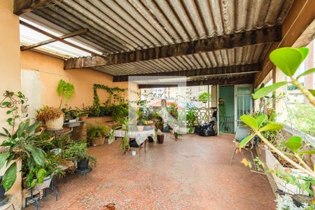 Casa à venda com 210m², 3 quartos e 3 vagas Casa à venda com 210m², 3 quartos e 3 vagasTerraço