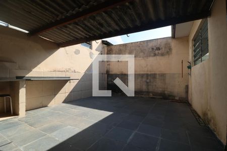 Casa à venda com 220m², 3 quartos e sem vagaQuintal