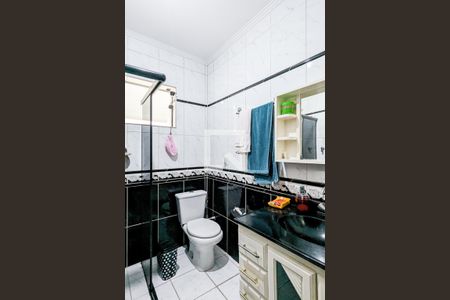 Casa à venda com 228m², 3 quartos e 2 vagas Casa à venda com 228m², 3 quartos e 2 vagasBanheiro