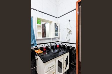 Casa à venda com 228m², 3 quartos e 2 vagas Casa à venda com 228m², 3 quartos e 2 vagasBanheiro