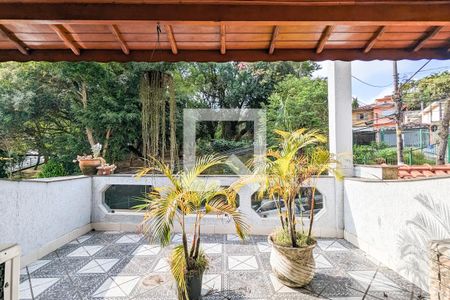 Casa à venda com 228m², 3 quartos e 2 vagas Casa à venda com 228m², 3 quartos e 2 vagasVista do quarto da suíte