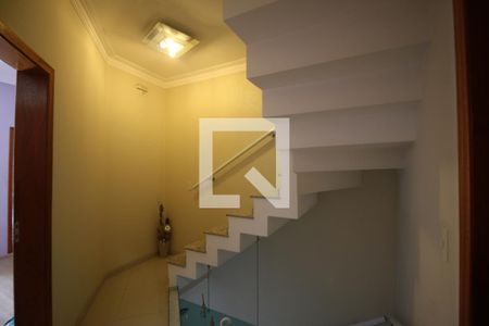 Casa à venda com 300m², 4 quartos e 4 vagasEscada 2